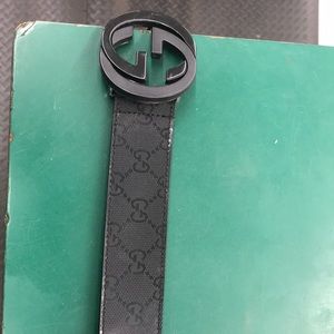 Gucci belt size 90 waist size 28-32